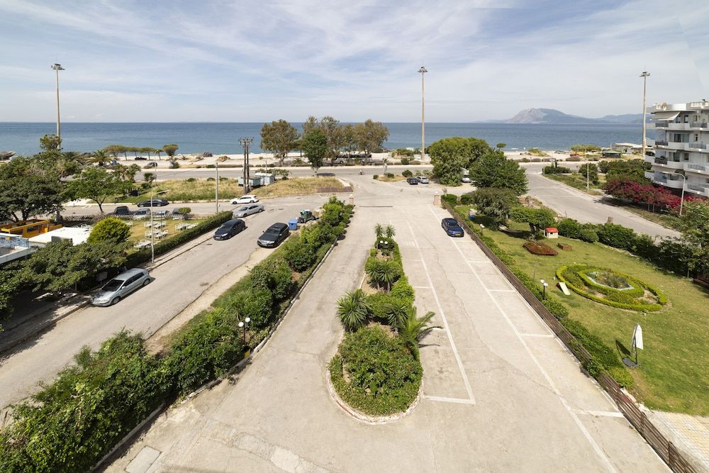 Delfini Hotel Triple Room, Sea View 10