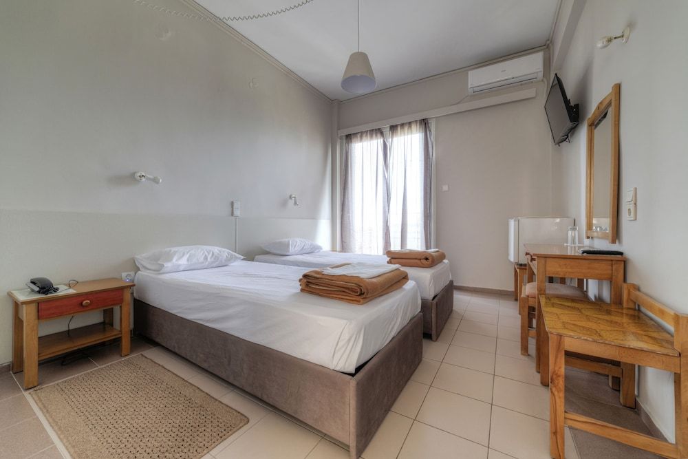 Delfini Hotel Standard Room, Sea View 8