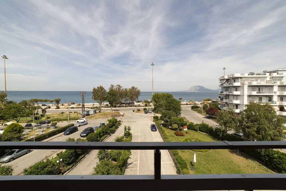 Delfini Hotel Triple Room, Sea View 9