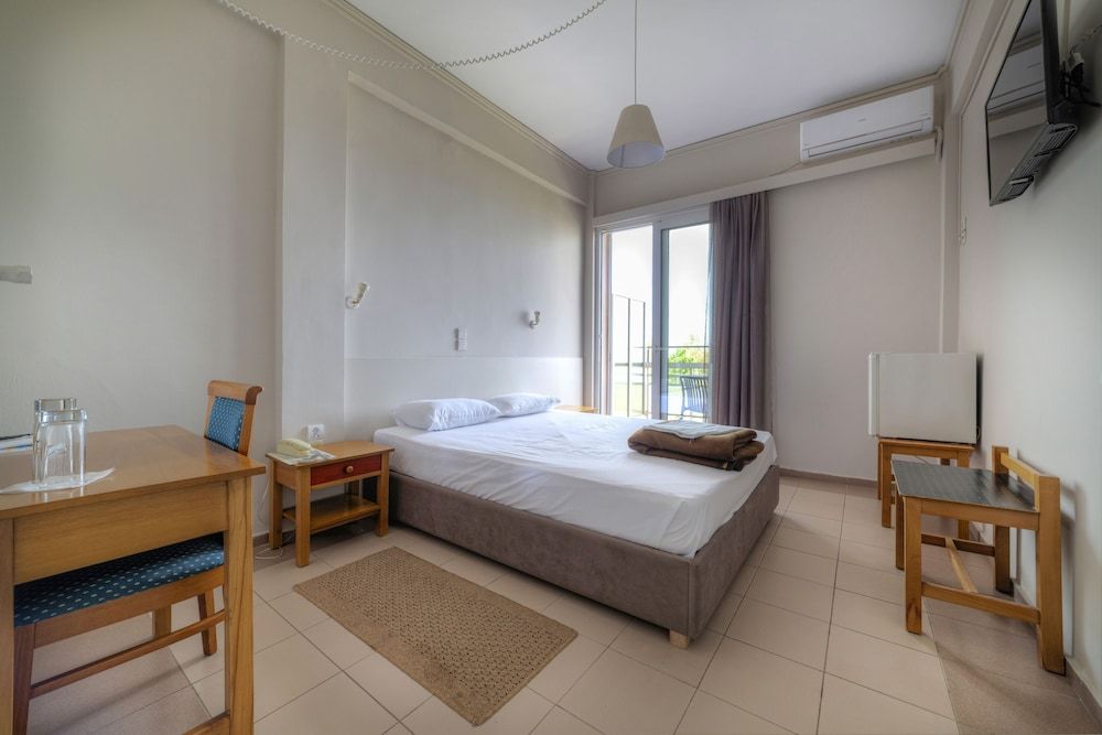 Delfini Hotel Standard Room, Sea View 7