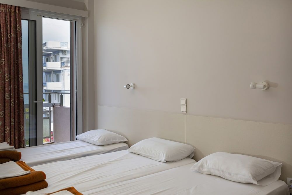 Delfini Hotel Triple Room, Sea View 2