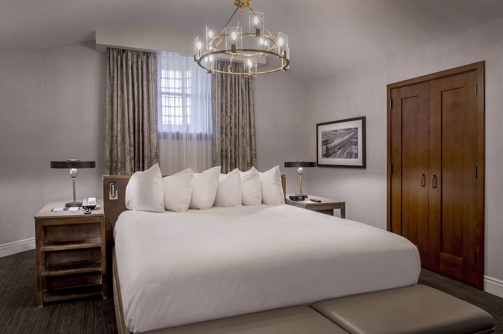 Suite, 1 King Bed (Clock Tower Conductors Suite)