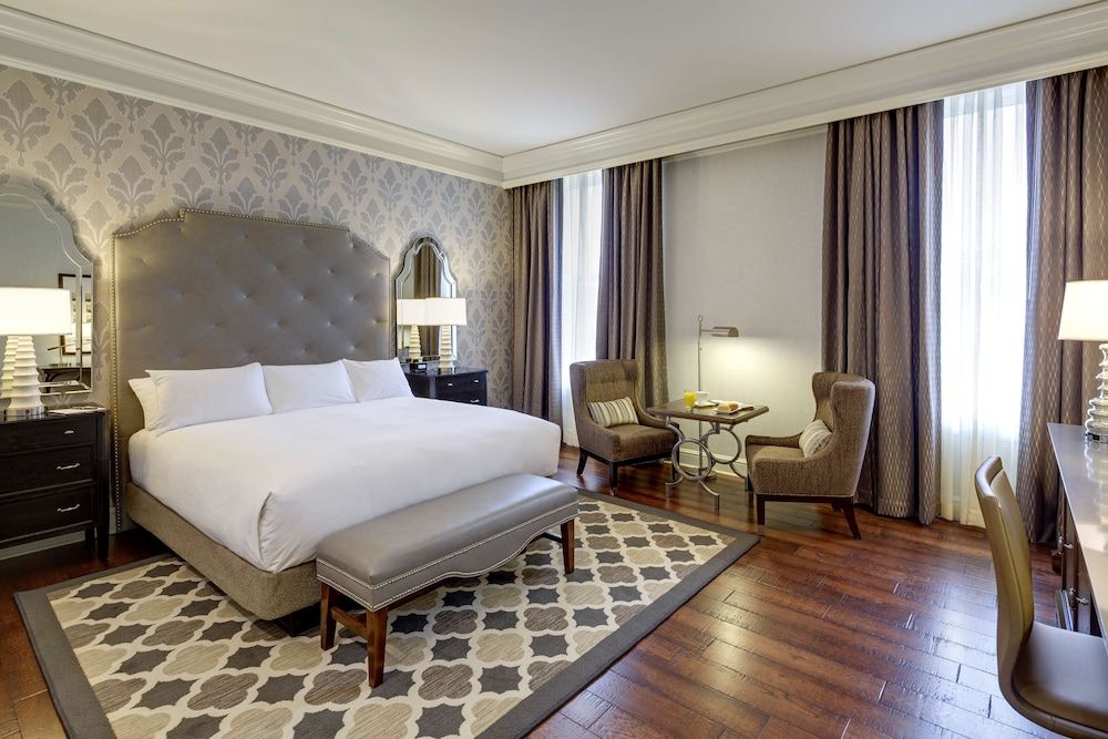 Grand Hall Luxury 1 King, Club Lounge Access
