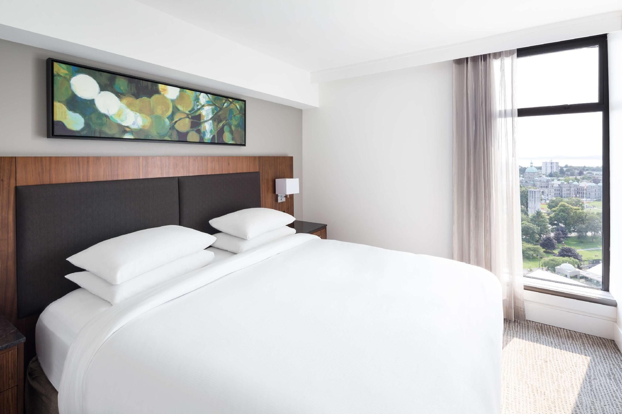 1 King 1 Bedroom Suite - City View - Sofabed