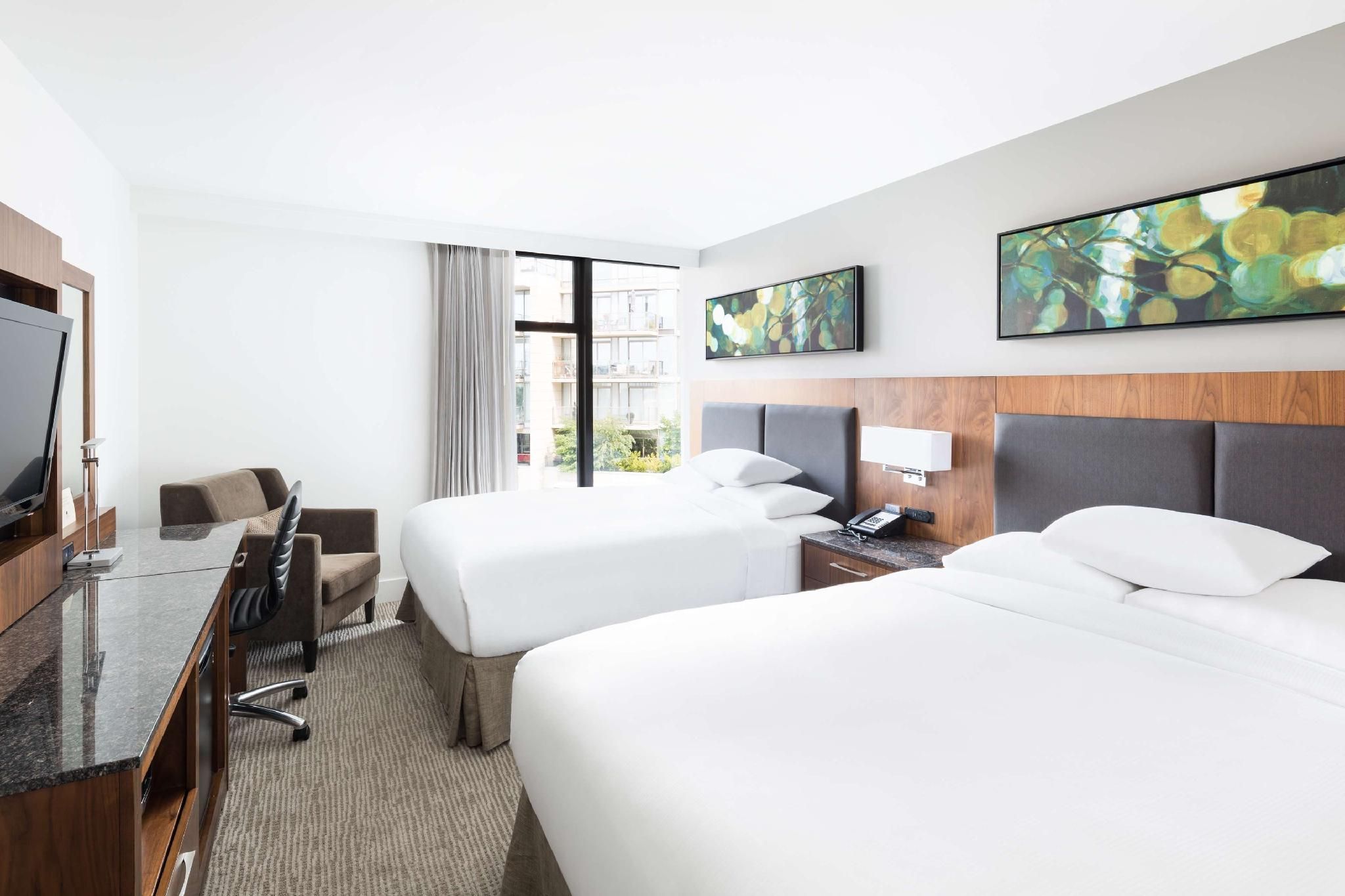 2 Queen Beds - City View