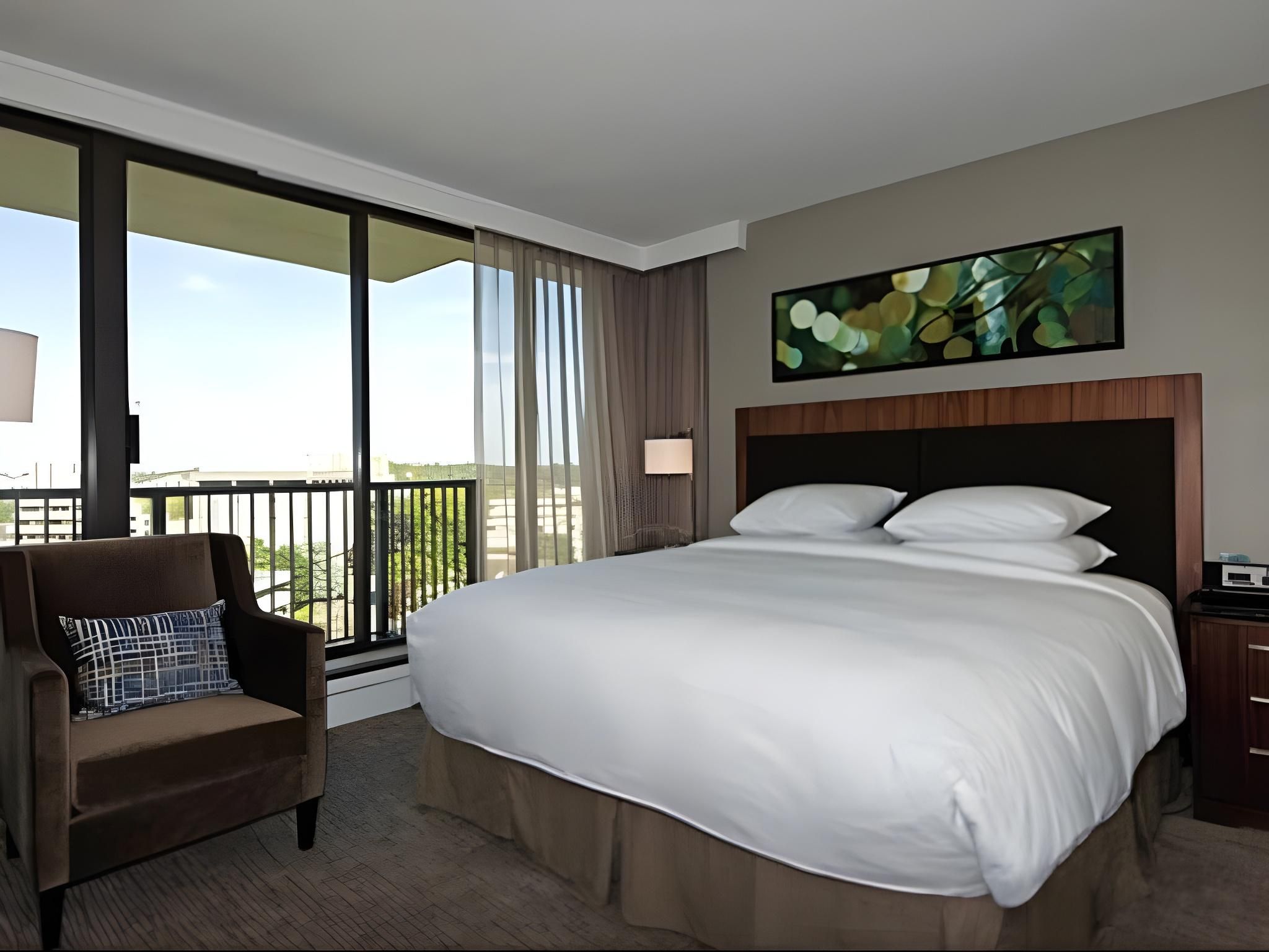1 King Bed - 3 Rd Floor And Higher - City View