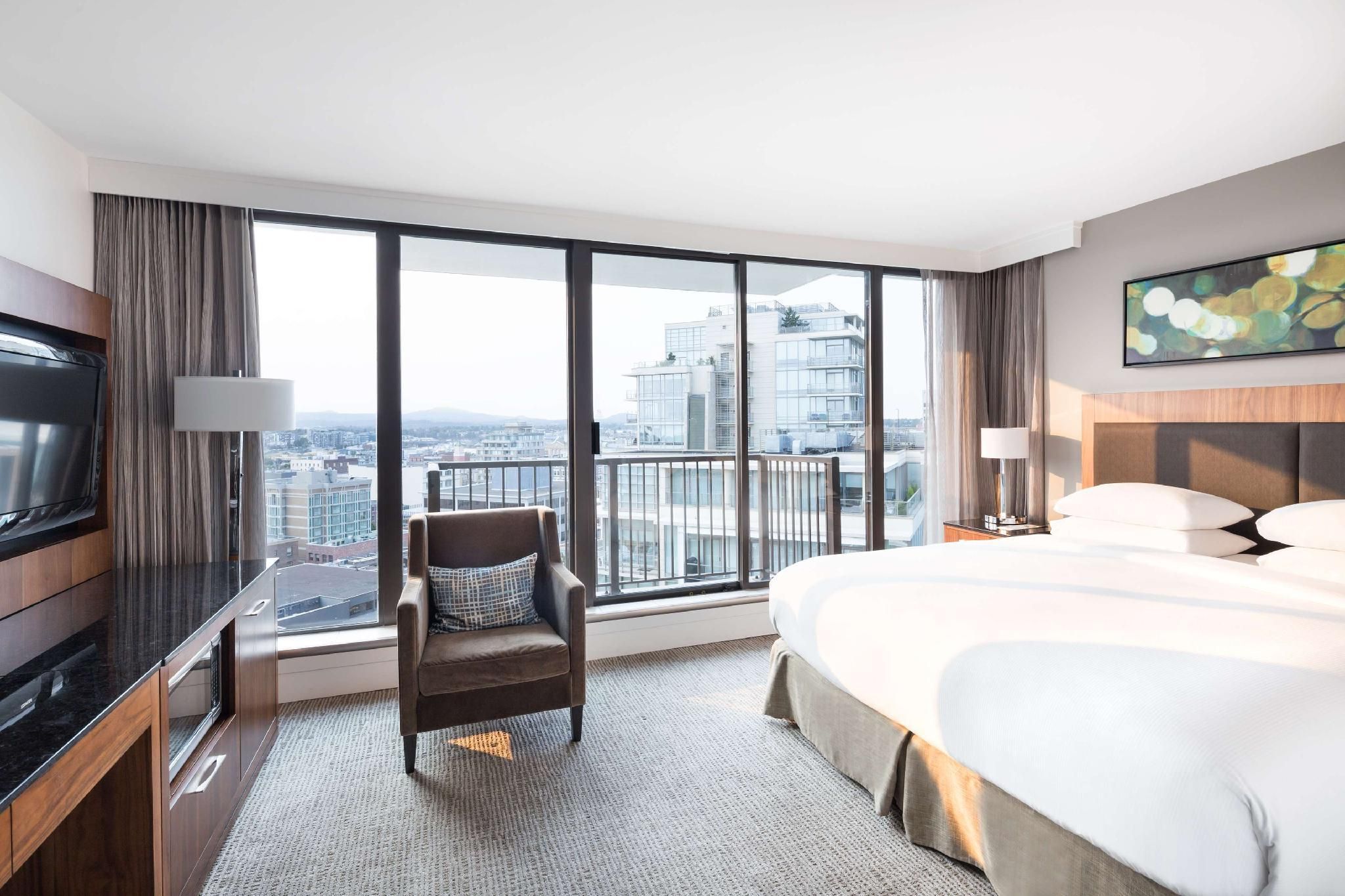 1 King Bed - 3 Rd Floor And Higher - City View