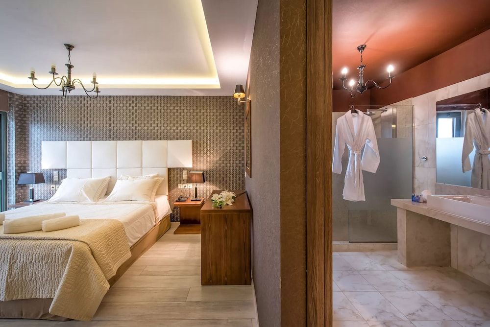 Deluxe Suite, Hot Tub, Partial Sea View