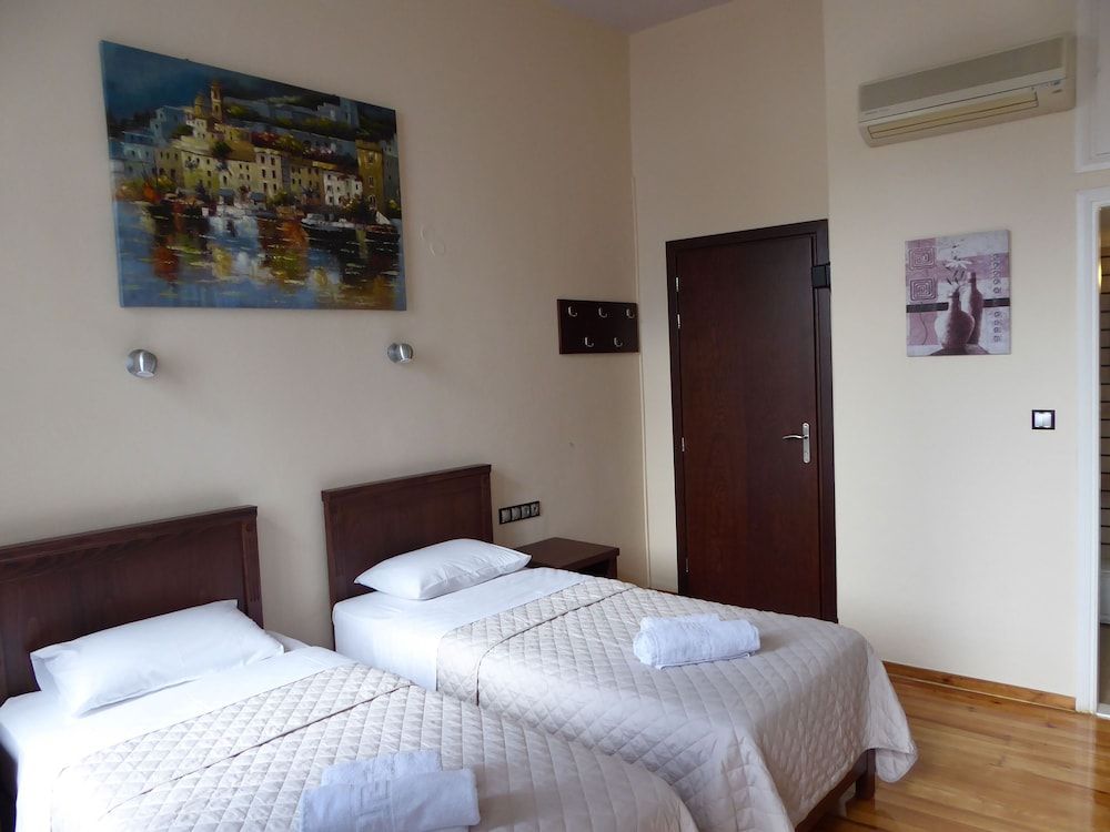 Sea Front Old Town Standard Room, City View 6