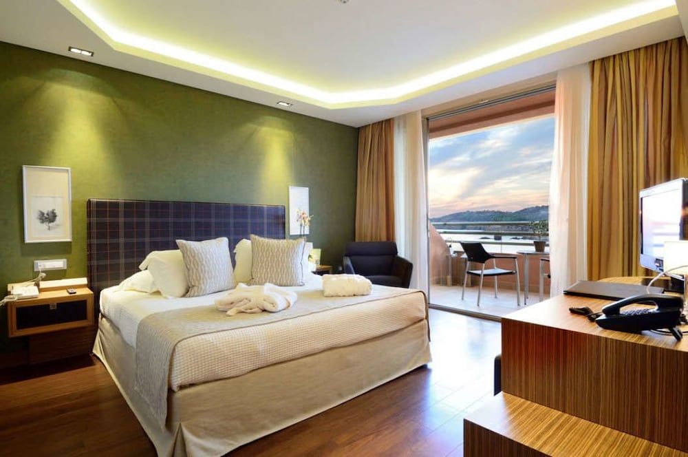 Suite, Sea View