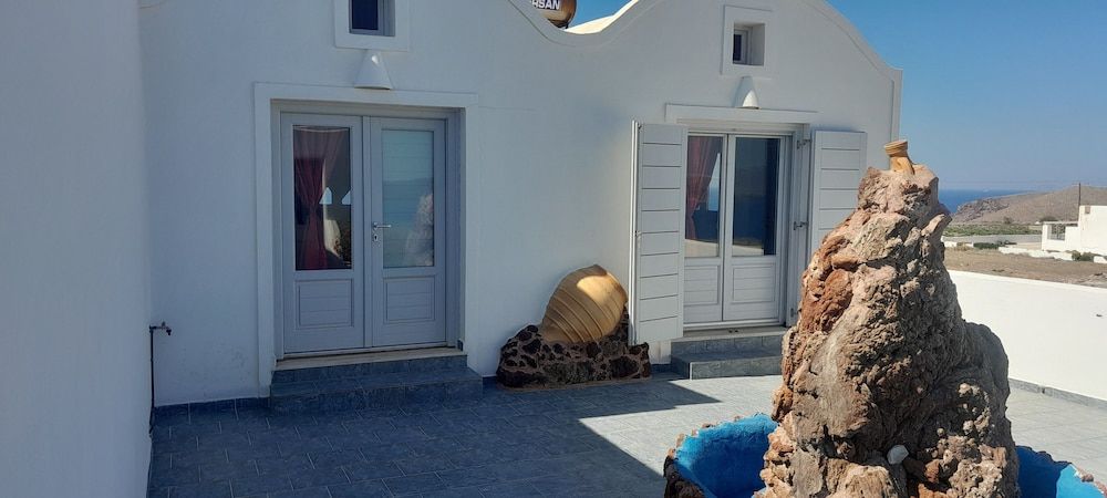 undefined Villa Iliovasilema Santorini 6