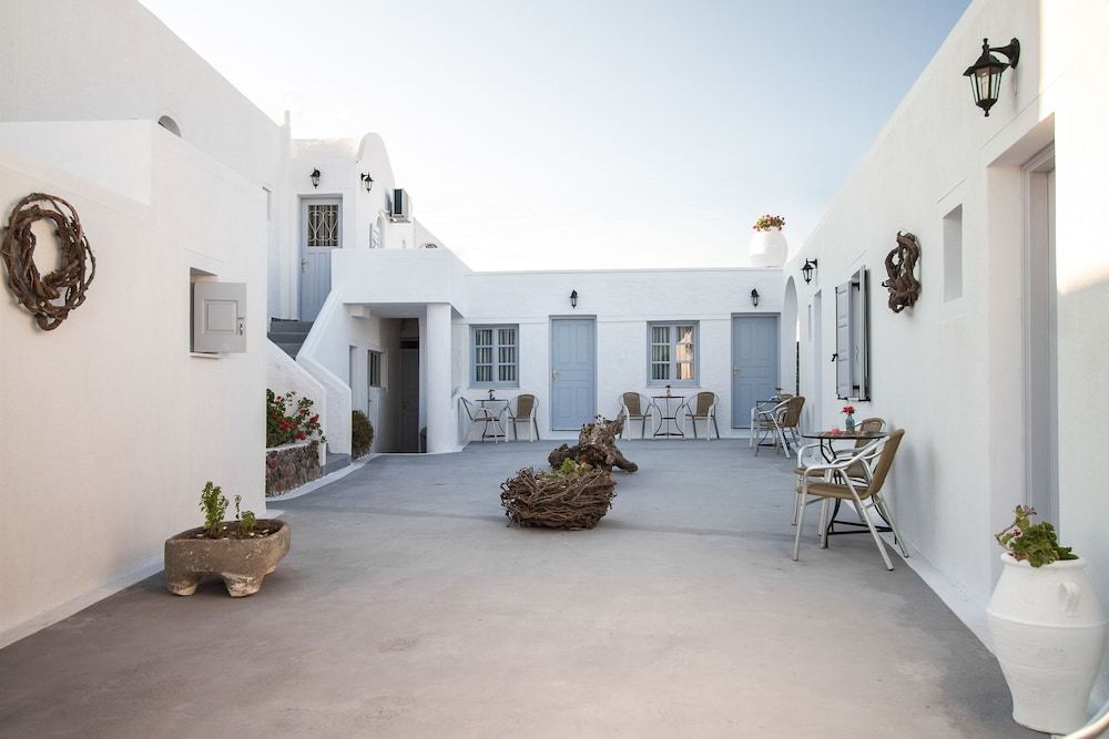 undefined Villa Iliovasilema Santorini 7