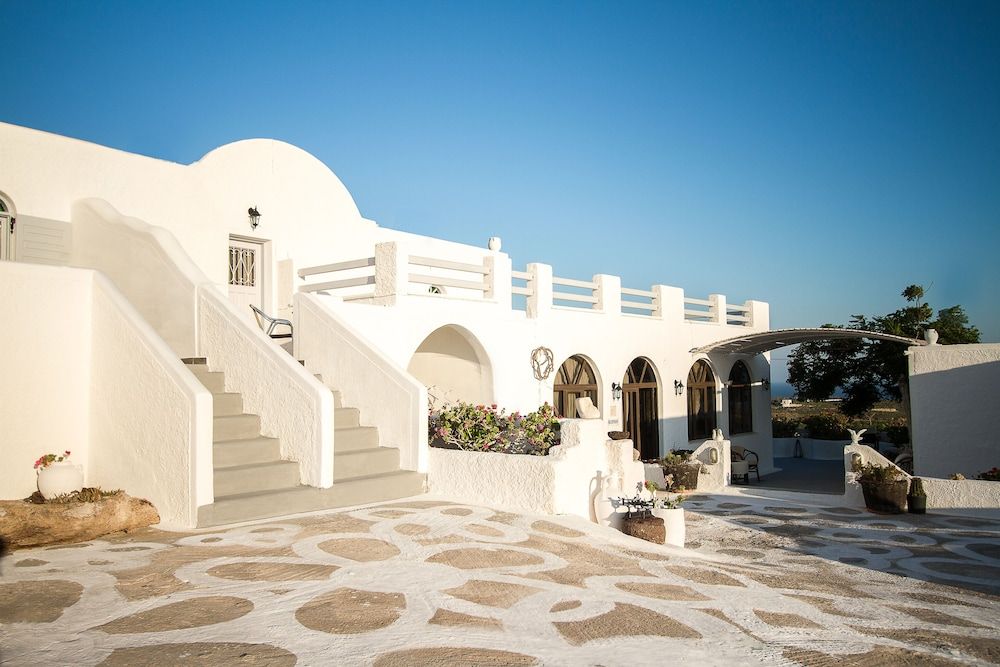 undefined Villa Iliovasilema Santorini 10