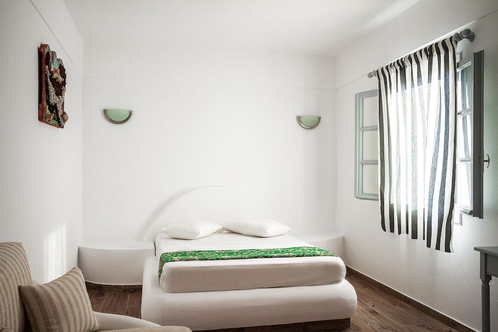undefined Villa Iliovasilema Santorini 2