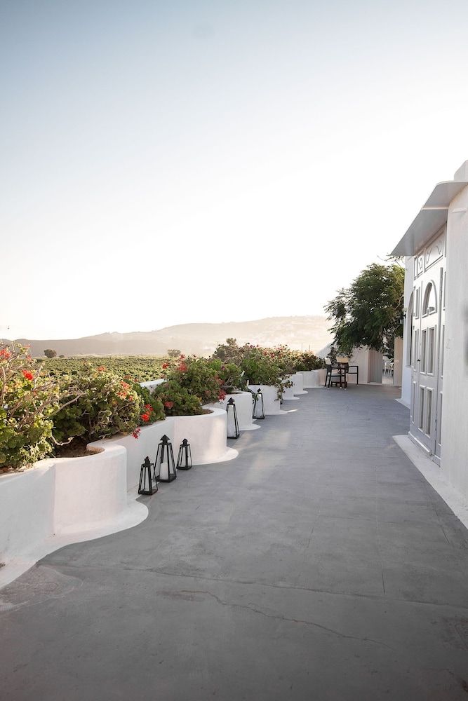 undefined Villa Iliovasilema Santorini 8