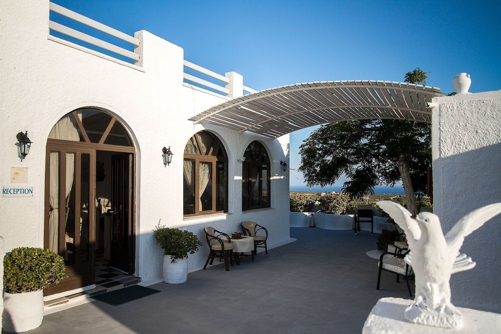 undefined Villa Iliovasilema Santorini 6