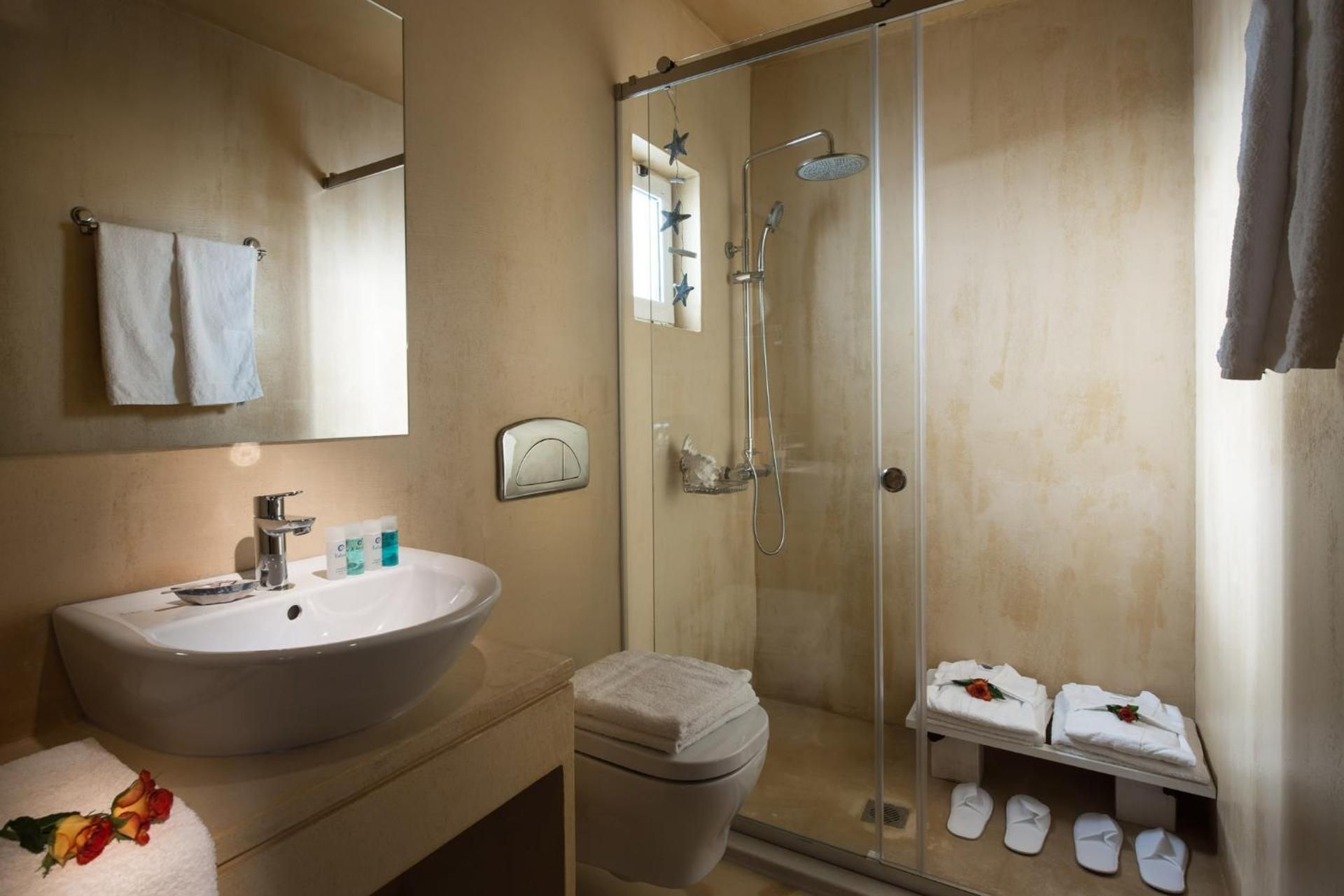  Deluxe Penthouse Suite with Panoramic Sea View & Outdoor Hot Tub