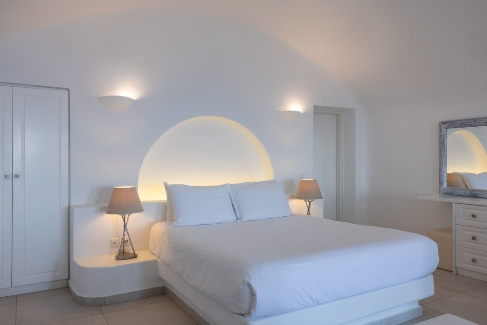 Amber Light Villas Santorini Suite, Private Pool 6