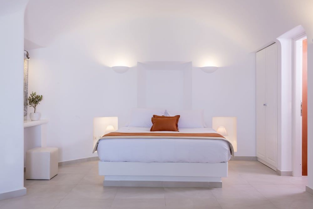 undefined Amber Light Villas Santorini 4