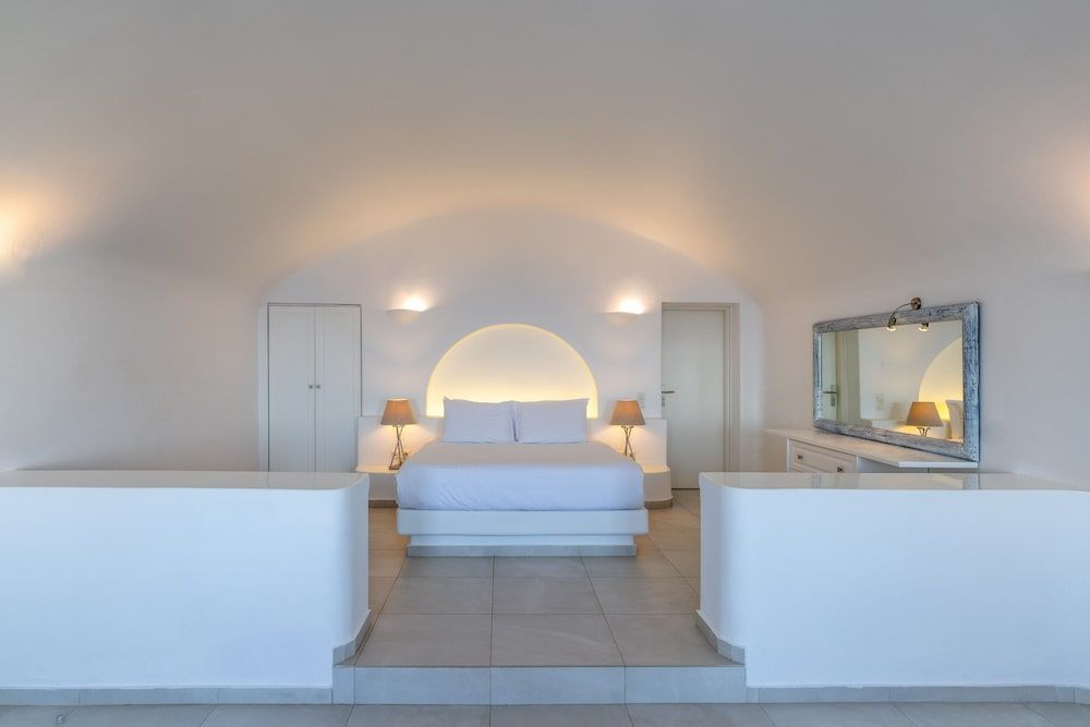 Amber Light Villas Santorini Suite, Private Pool 4