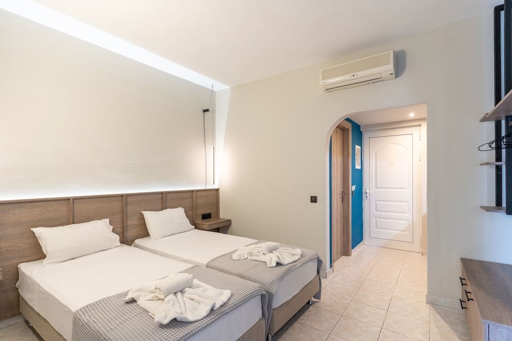 Apartment, 2 Bedrooms, Pool View