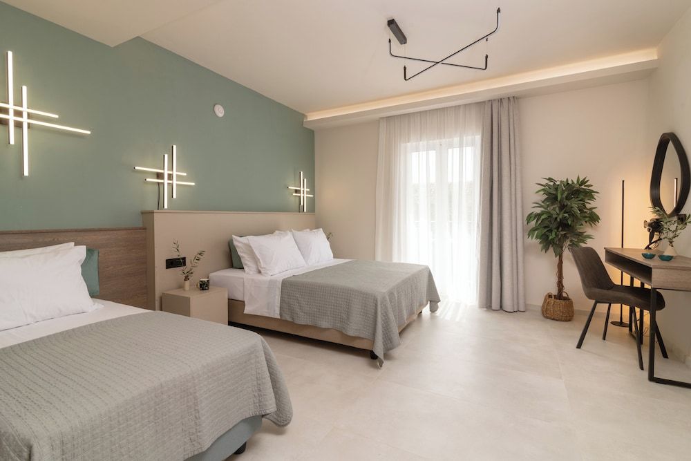 Deluxe Triple Room, Pool View