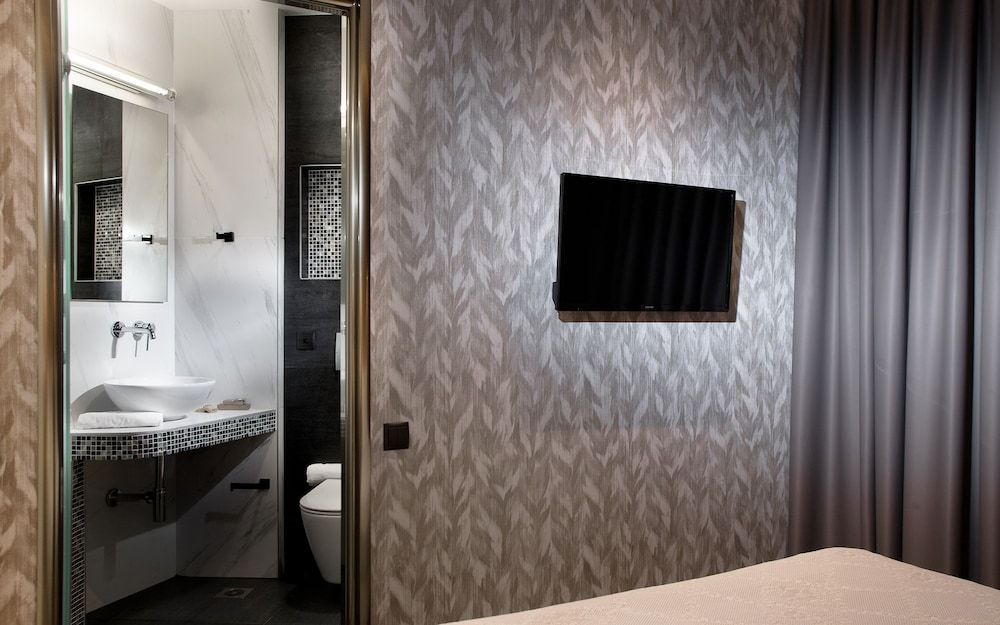 360 Degrees Pop Art Hotel Standard Double Room 6