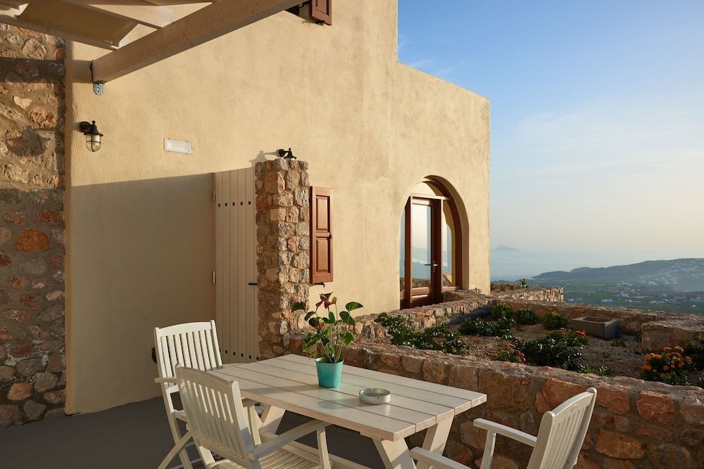 Zatrikion Villas Santorini Suite, Hot Tub, Sea View (Kallisti) 7