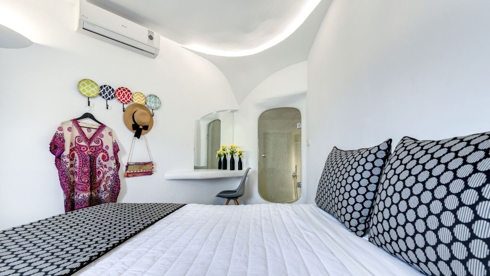 Suite, Hot Tub (Cave)