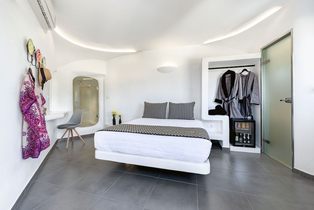 Suite, Hot Tub (Cave)