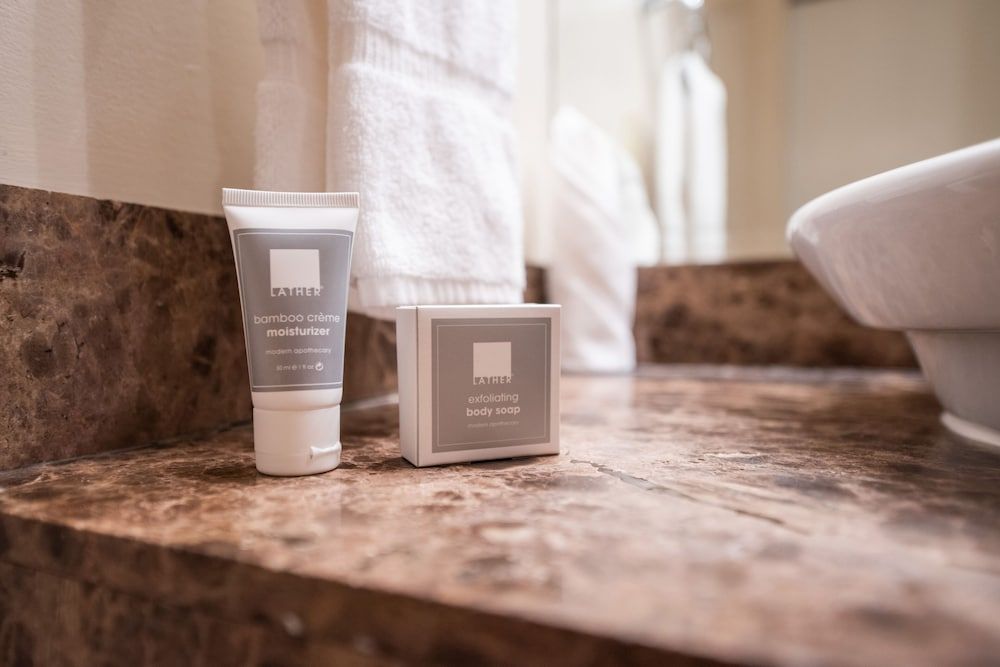 Magnolia Hotel Omaha Deluxe Room, 2 Queen Beds 5