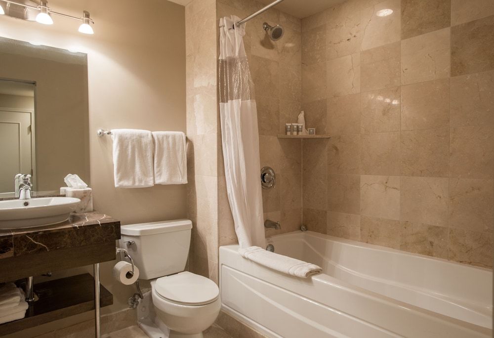 Magnolia Hotel Omaha Deluxe Room, 2 Queen Beds 7