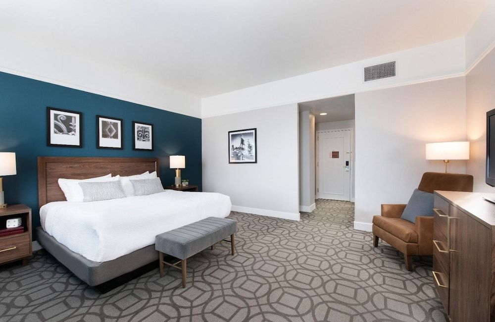 Magnolia Hotel Omaha Deluxe Room, 2 Queen Beds 4