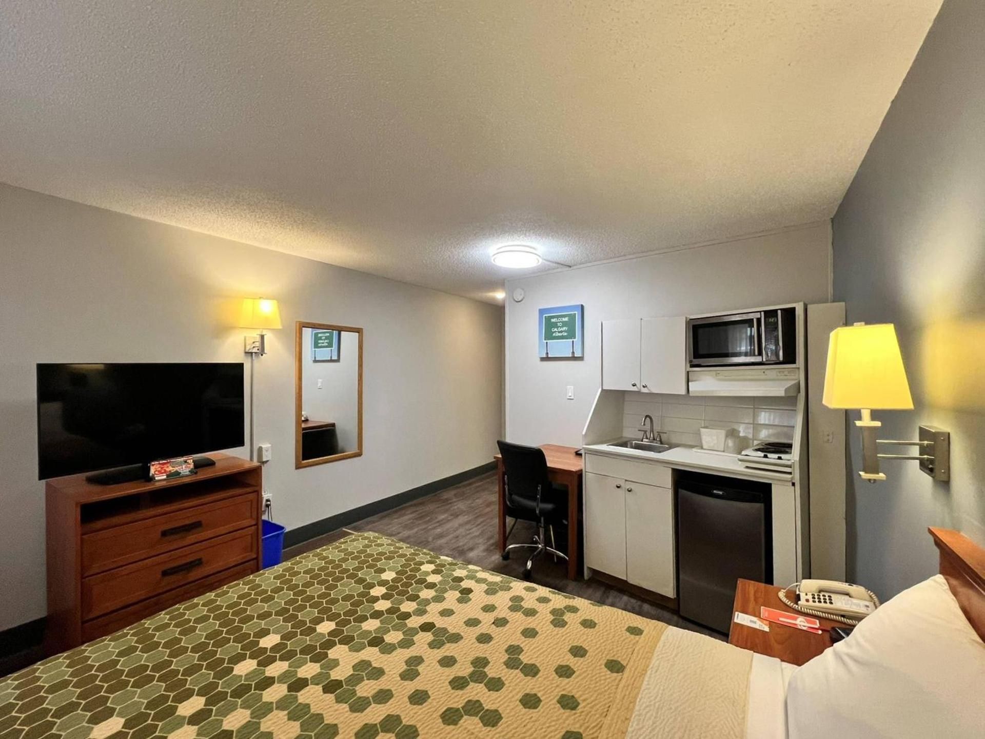 1 Queen Bed, Efficiency, Nonsmoking