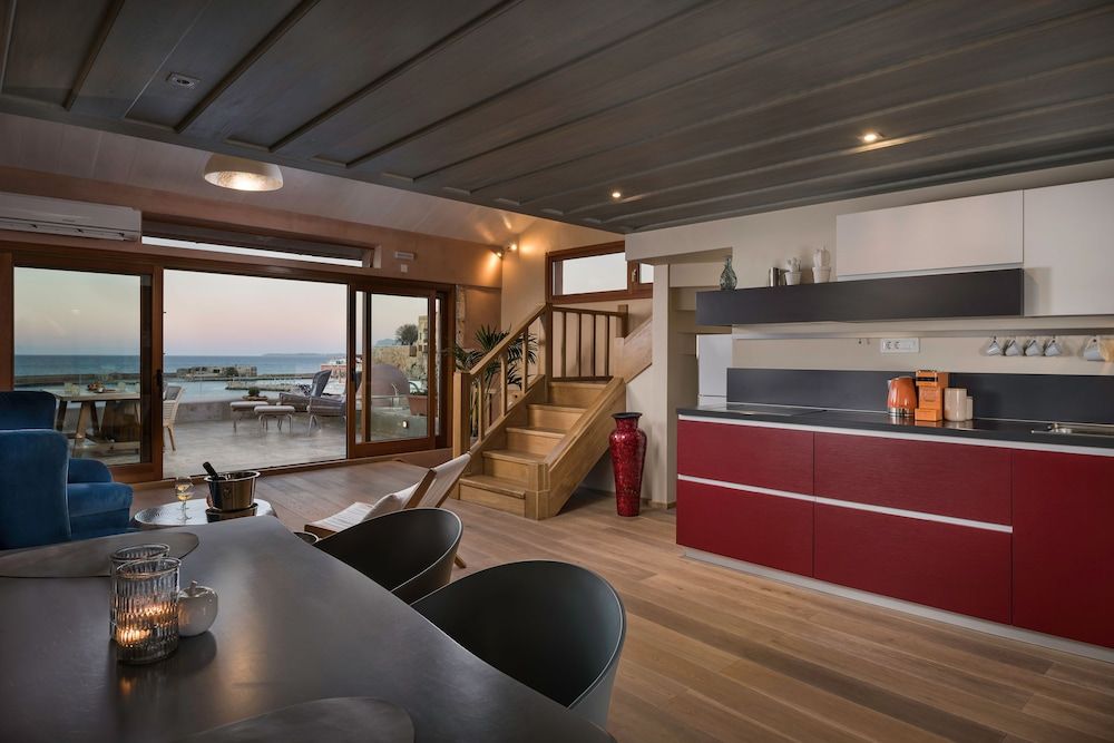 Panoramic Penthouse, 2 Bedrooms, Hot Tub, Oceanfront