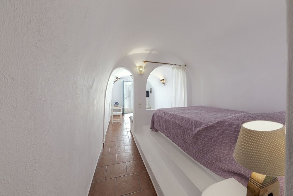 Deluxe Studio (Outdoor Hot Tub, Caldera View)