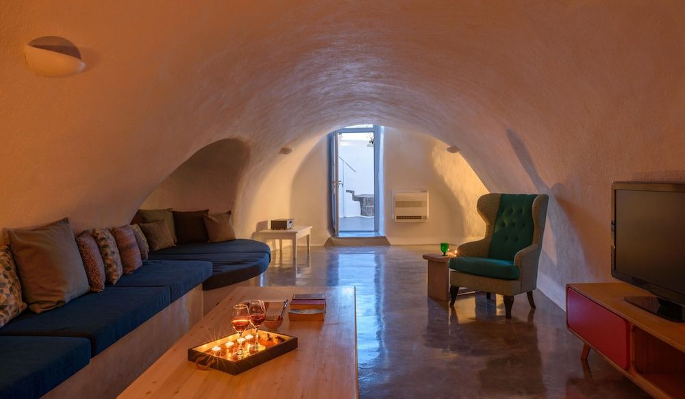 Revelis Villa & Canava Luxury Suite, Partial Sea View, Slope side (Canava) 9