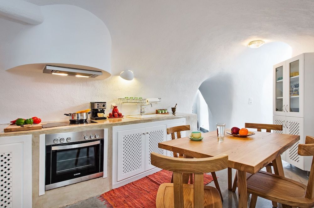 Revelis Villa & Canava Luxury Suite, Partial Sea View, Slope side (Canava) 7