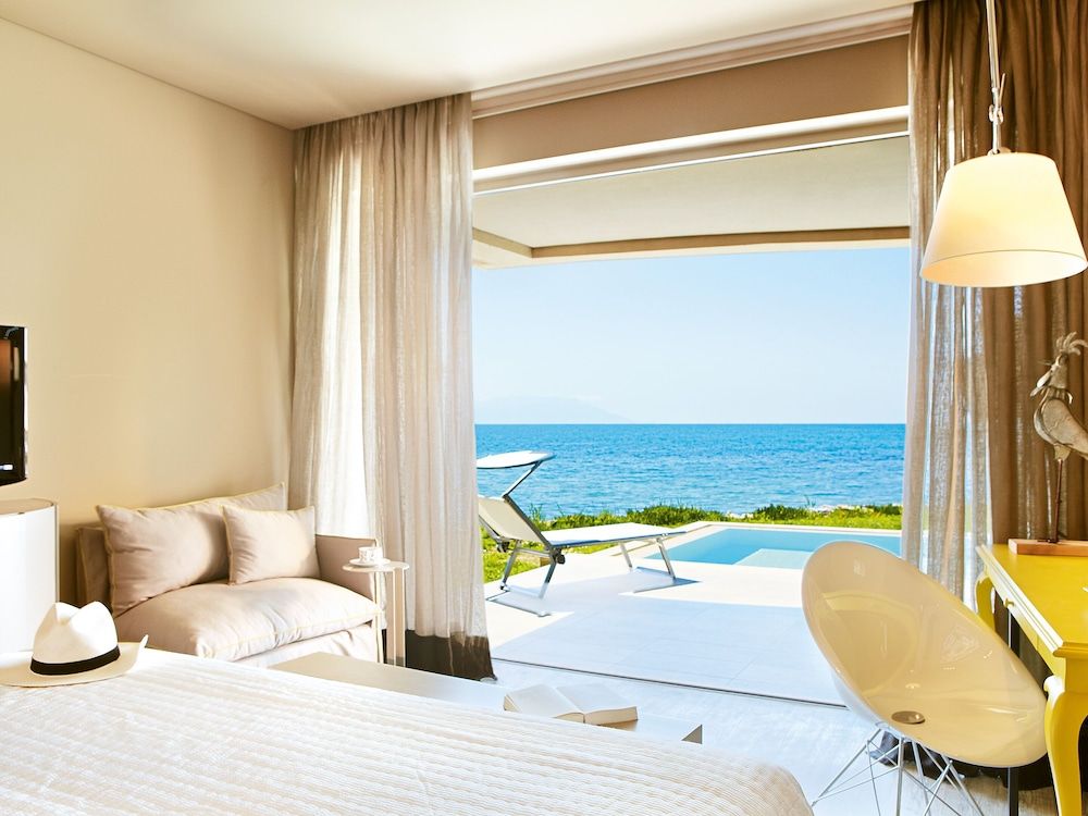 Deluxe Suites, Private Pool - Seafront