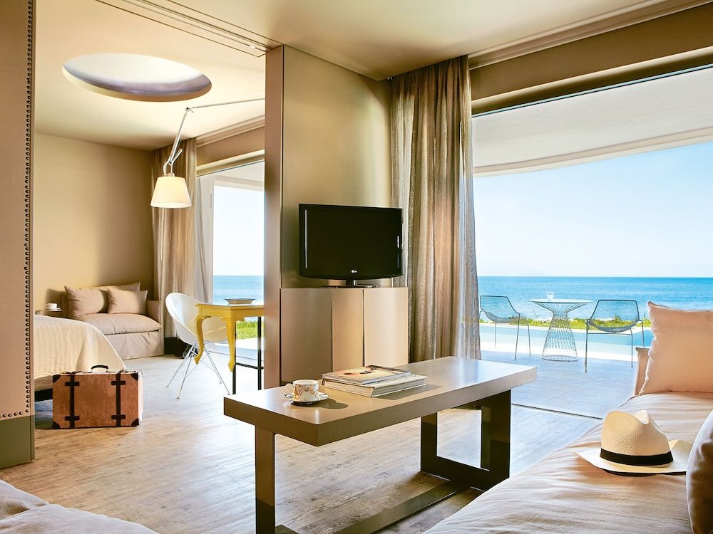 Deluxe Suites, Private Pool - Seafront