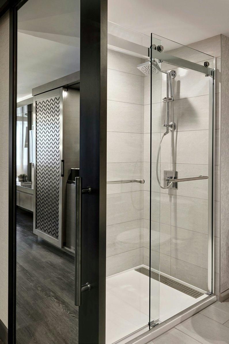 Guest room, 1 King, City view