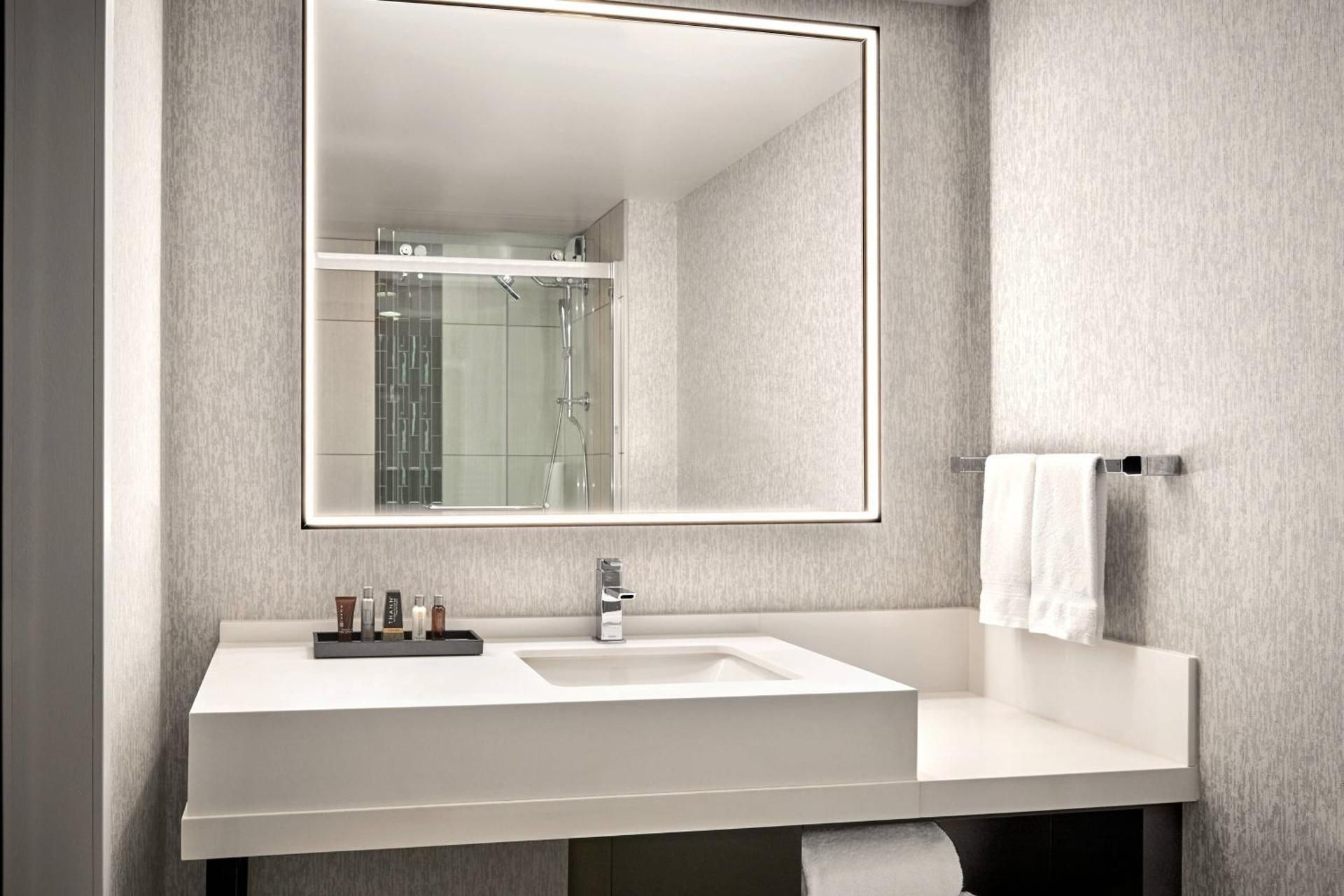 King Room with City View - Hearing Accessible