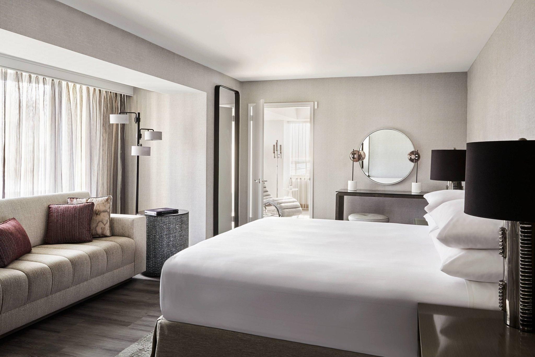 Vice Presidential Suite, Suite, 1 King, Balcony
