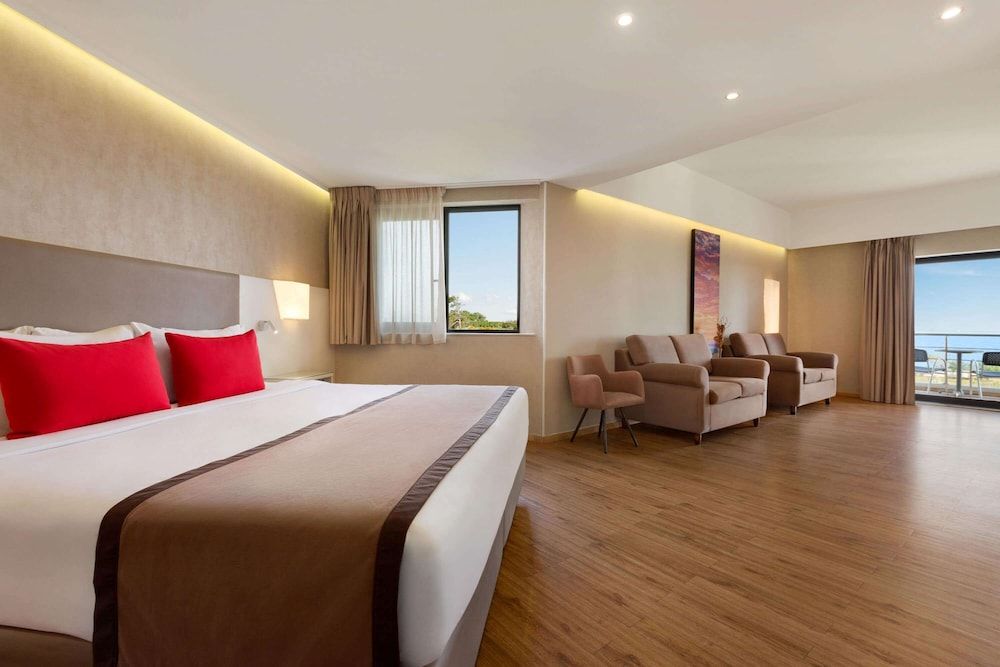 Family Room, 1 King Bed, Non Smoking, Sea View (Superior)