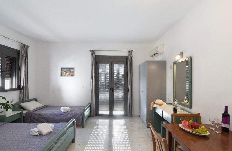 Studio (2 Adults)
