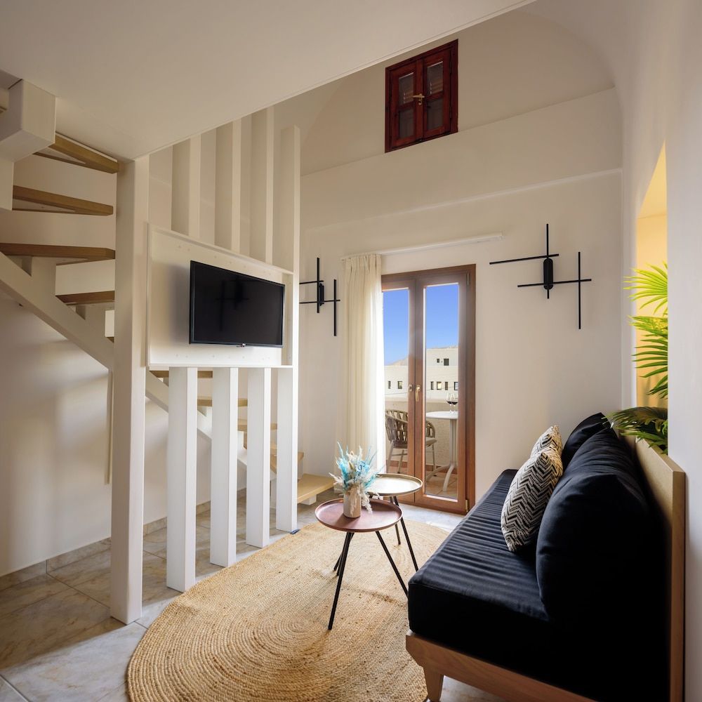 undefined Astir Thira 4