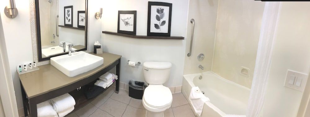 Country Inn & Suites by Radisson, San Jose International Airport, CA Room, 2 Queen Beds, Accessible, Non Smoking 3