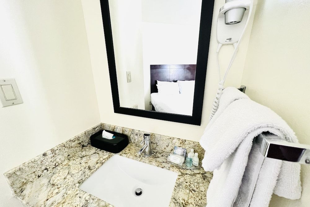 Clarion Inn Page - Lake Powell Standard Room, 1 Queen Bed, Non Smoking 3