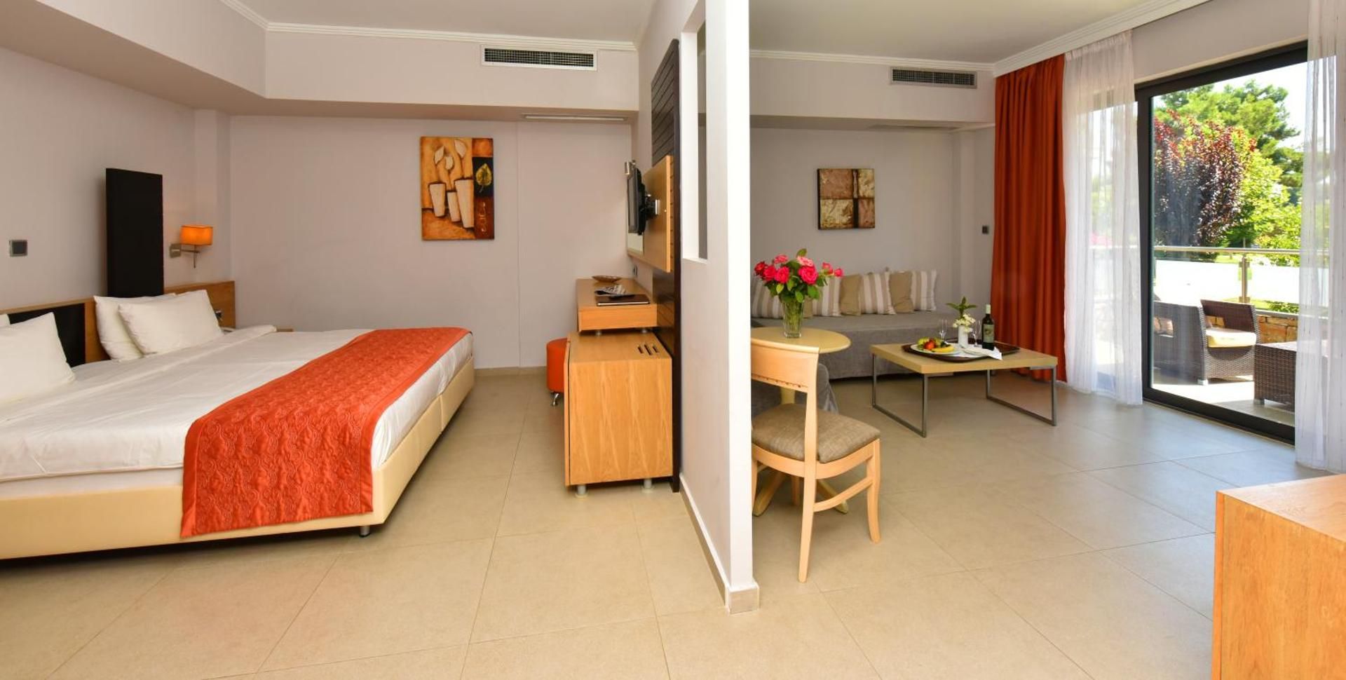 Junior Suite with Garden View
