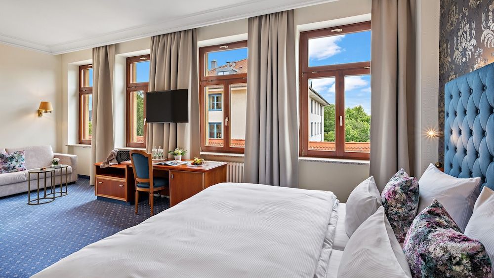 undefined Bayerischer Hof Dresden 3